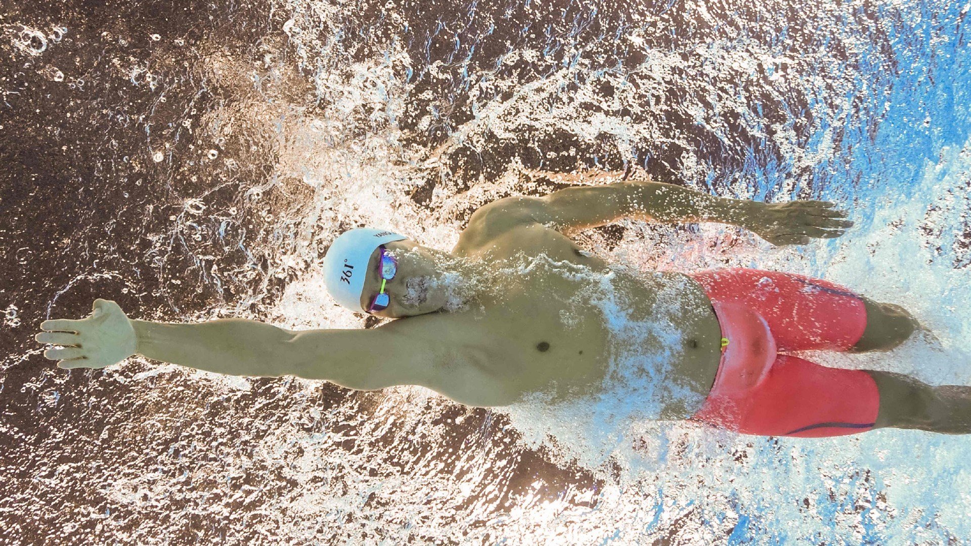 《全景赛场直播:360度观看沉浸体验》,全景直播解决方案